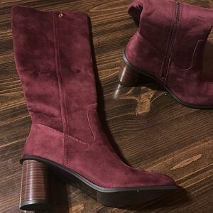 C Wonder boots size 8 in maroon